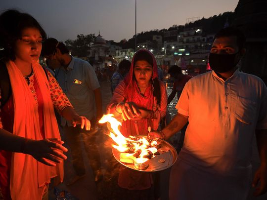 India: Pilgrims trickle back to the Ganges as lockdown eases - Gulf News