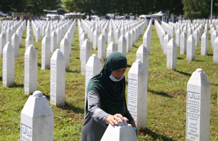 Bosnia Muslims Mourn Their Dead 25 Years After Srebrenica Massacre Europe Gulf News