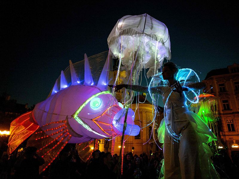 Giant LED puppets gallery