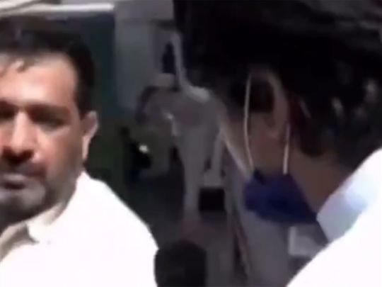 Pakistan reporter accidentally interacts with a COViD-19 patient 
