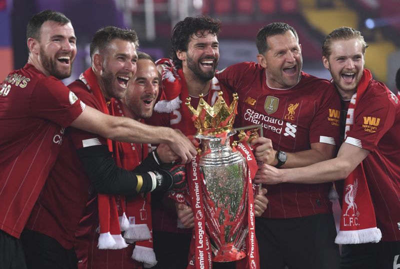 Football: Liverpool players receive English Premier League trophy on Kop - Sports-photos - Gulf News