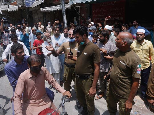 Eid Lahore lockdown market police Pakistan