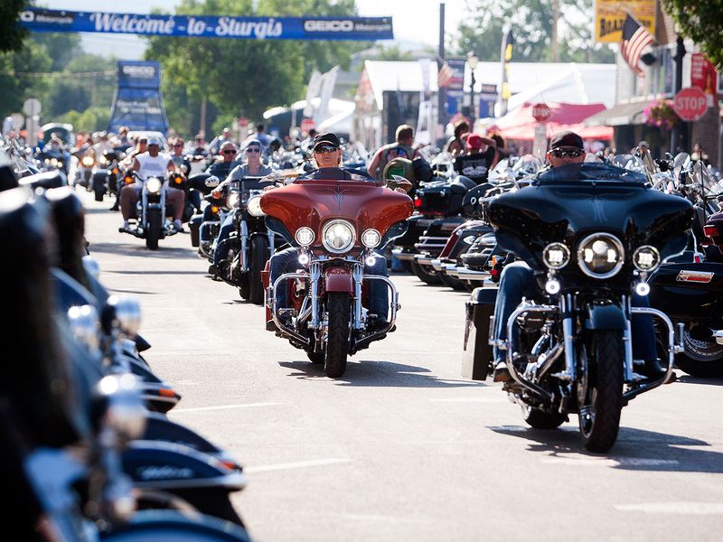 US: Bikers descend on Sturgis rally with few signs of COVID-19 pandemic ...