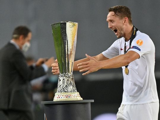 Luuk De Jong embraces the Europa League trophy
