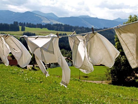 Laundry clothesline
