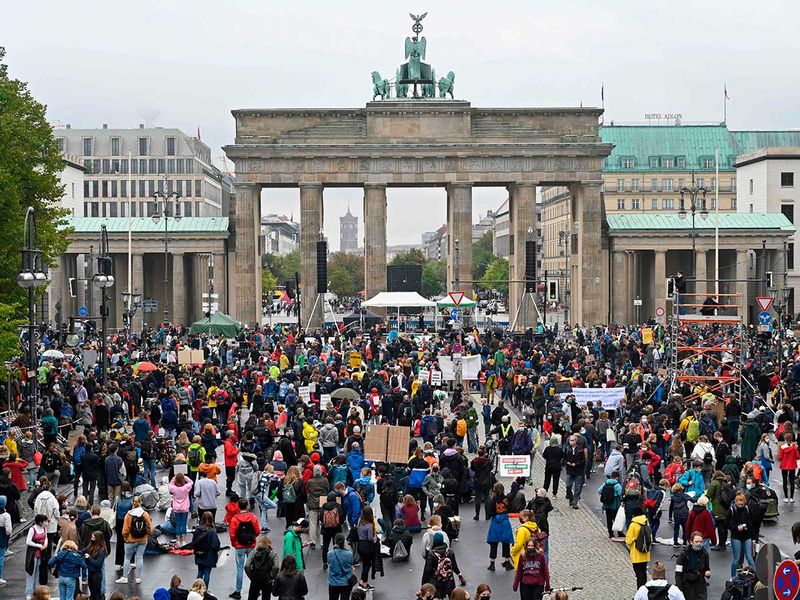 Climate protests germany brandenburg gate