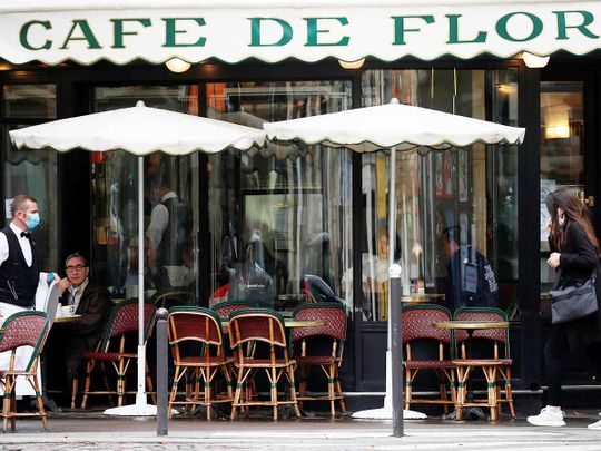 France waiter cafe