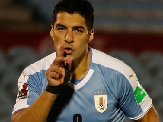 Uruguay's Luis Suarez celebrates after scoring a penalty against Chile during their 2022 FIFA World Cup South American qualifier football match at the Centenario Stadium in Montevideo on October 8, 2020, amid the COVID-19 novel coronavirus pandemic. (Photo by Raul MARTINEZ / POOL / AFP)