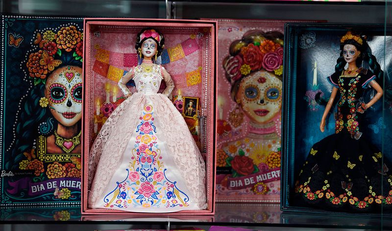 Dia De Muertos Barbie gallery