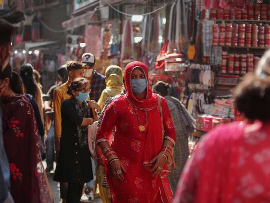 India women mask covid kashmir Jammu