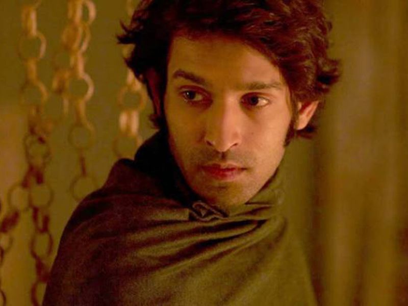 Five Times When Vikrant Massey Impressed us with his charm and style