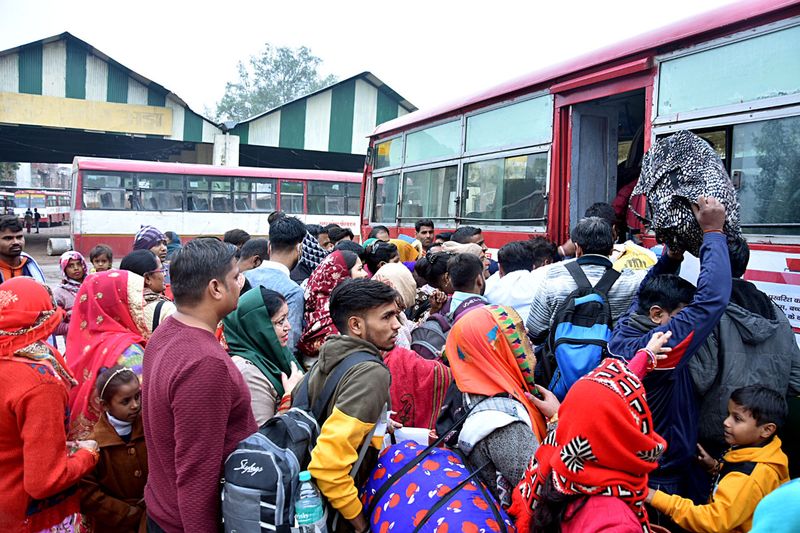A rush of passengers to board roadway buses