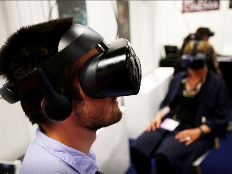 virtual reality (VR)