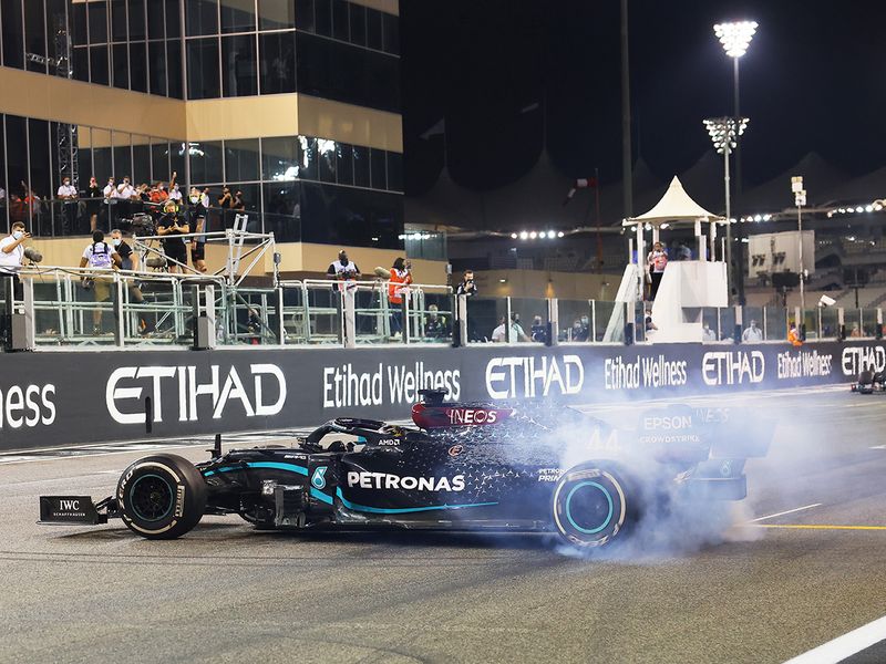 Lewis Hamilton spins his donuts on the Abu Dhabi track