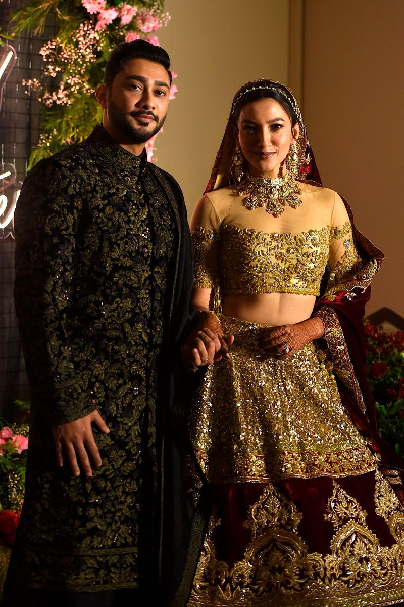 Bollywood actress Gauahar Khan (R) and choreographer Zaid Darbar pose for pictures at their wedding reception in Mumbai on December 25, 2020. (Photo by Sujit Jaiswal / AFP)