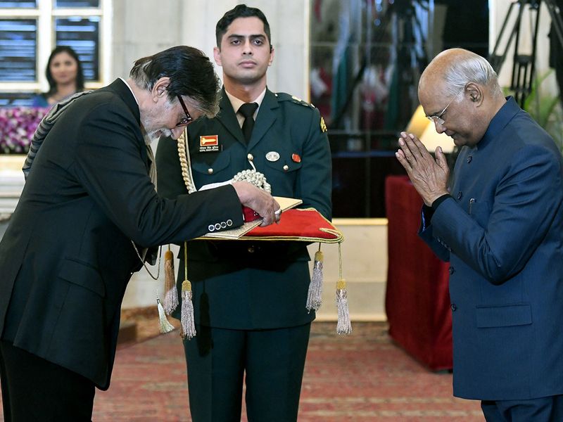  Amitabh Bachchan receives Dadasaheb Phalke Award from President Ram Nath Kovind at Rashtrapati Bhavan.