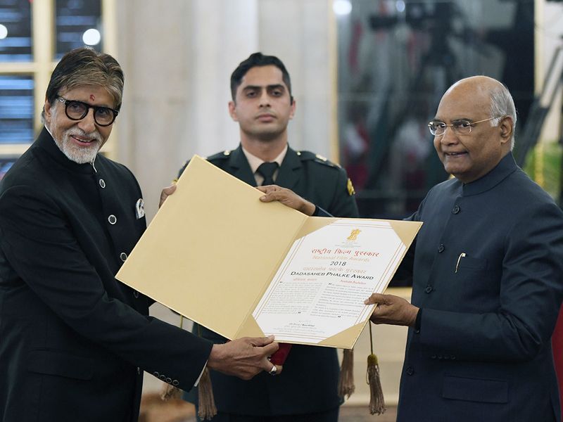 Veteran actor Amitabh Bachchan receives Dadasaheb Phalke Award from President Ram Nath Kovind at Rashtrapati Bhavan. 