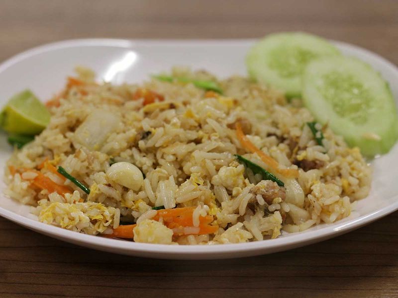 Fried jasmine rice with cucumber chips 