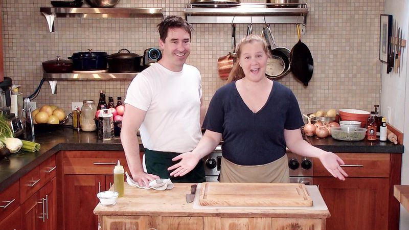 TAB 210106 Amy Schumer Learns to Cook-1609929940215