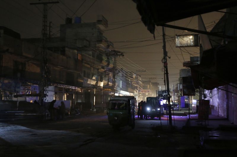 Copy of Pakistan_Power_Outages_51805.jpg-d6ba6-1610268652673