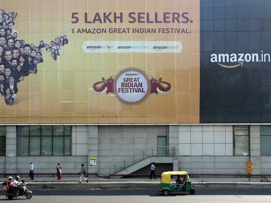 Η Ινδία σχεδιάζει αλλαγές στον κανόνα ξένων επενδύσεων που θα μπορούσαν να πλήξουν το Amazon