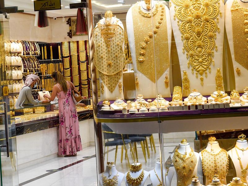 Stock Dubai gold shopping Covid