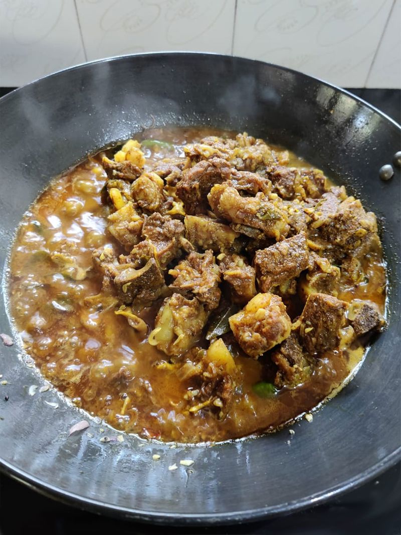 The curry should look like this, before adding the cassava.