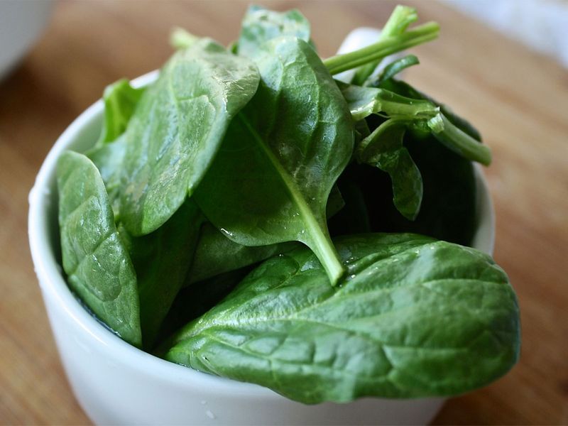 Spinach contains antioxidants that fight against all types of skin problems.