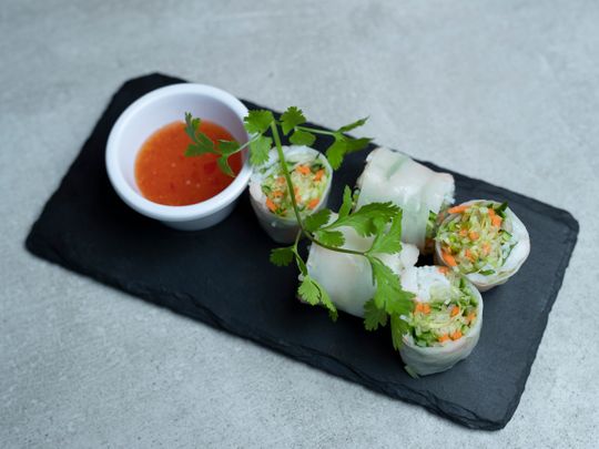 Vietnamese Rice paper shrimp rolls (Goi Cuon)