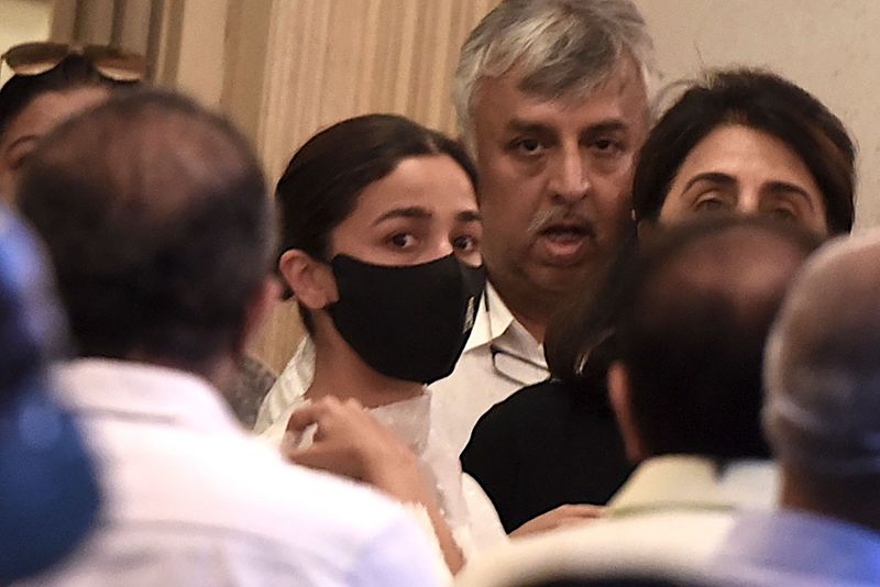 Alia Bhatt at Rajiv Kapoor funeral