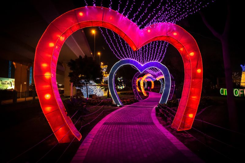 Heart-themed tour of Dubai