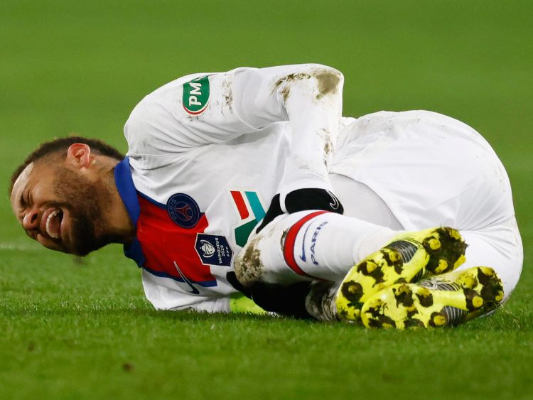 French Cup: Neymar walks off during PSG win with thigh pain | Football ...