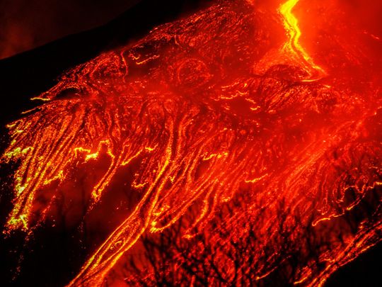 Photos: Spectacular eruptions from Italy's Mount Etna light up night ...