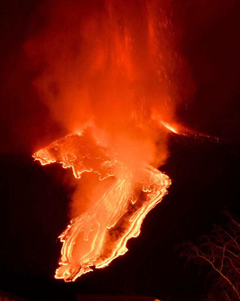 Photos Spectacular eruptions from Italy's Mount Etna light up night