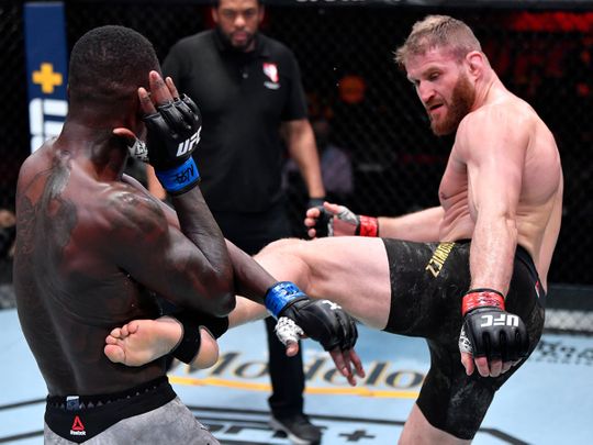 Jan Blachowicz defends UFC light heavyweight title on points over Israel Adesanya