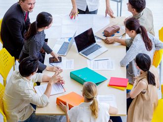 Stock Gender balance at workplaces