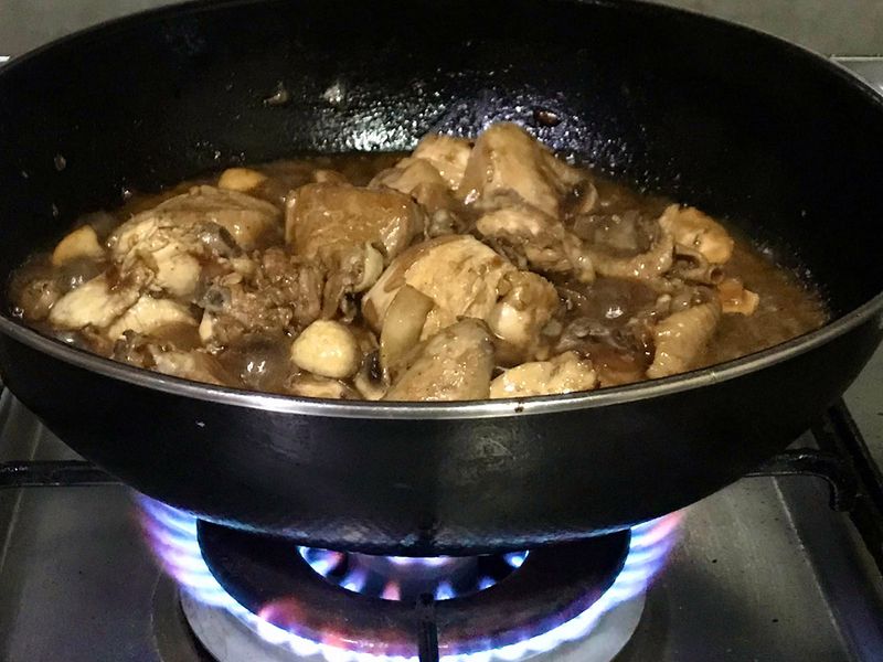 Slow cooking the chicken 