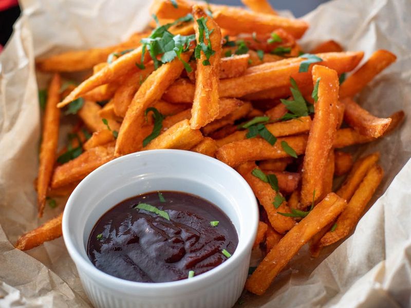 Low-fat sweet potato fries with an air fryer