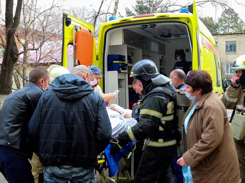 Surgery amid fire fighting in Russian hospital