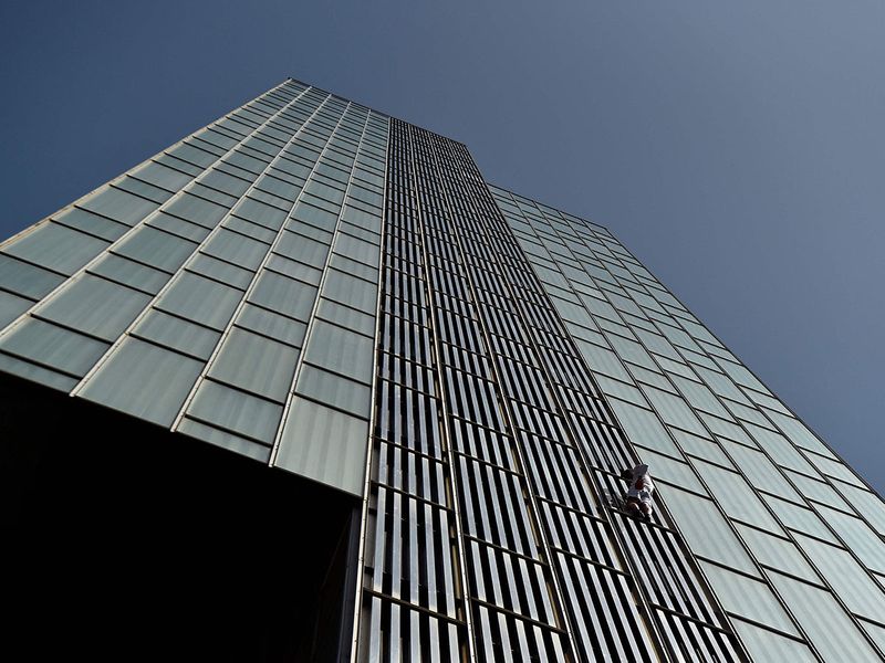 Skyscraper daredevil gallery