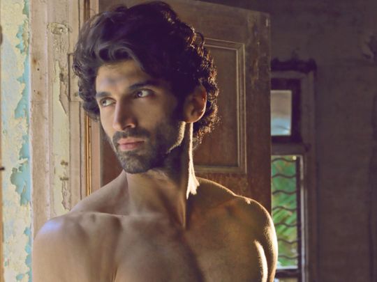 See how Aditya Roy Kapur reacted when a female fan tried to kiss him |  Bollywood – Gulf News