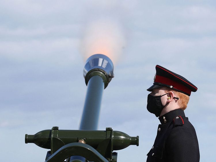 41-gun salute for Prince Philip held in Wellington