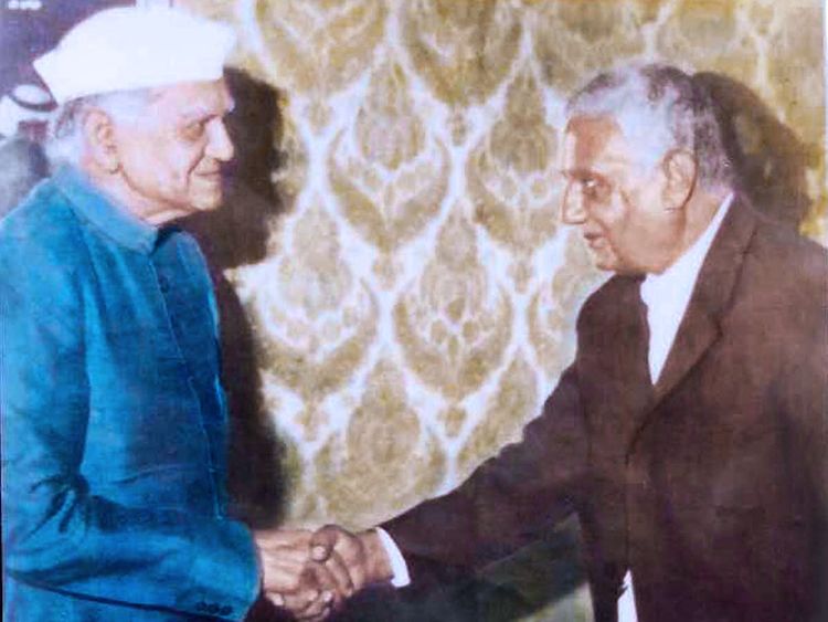 USE ONLY FOR DEEPAK BHATIA STORY_Indian President Fakruddin Ali Ahmed greets Uttamchand Bhatia 