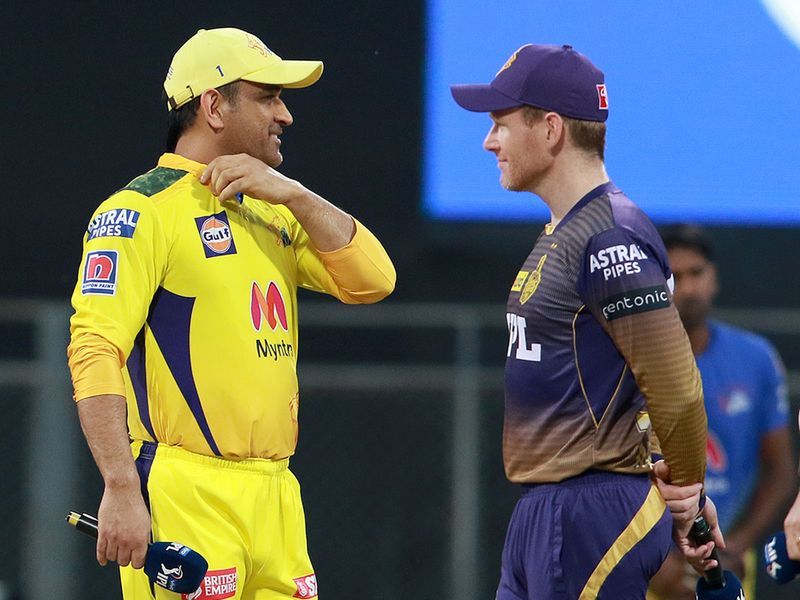 MS Dhoni (left) and Eoin Morgan