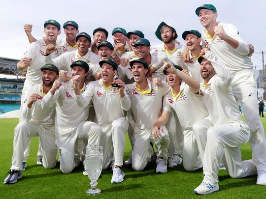 Australia's cricket team poses with the Ashes Urn after the fourth day of the fifth Ashes cricket test match between England and Australia at the Oval cricket ground in 2019