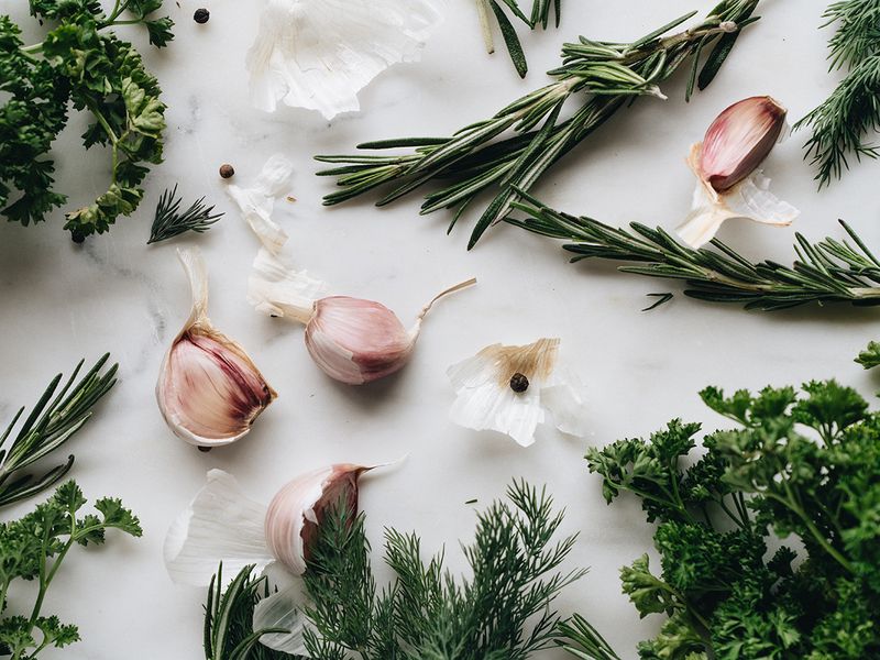 garlic-and-herbs-pexels