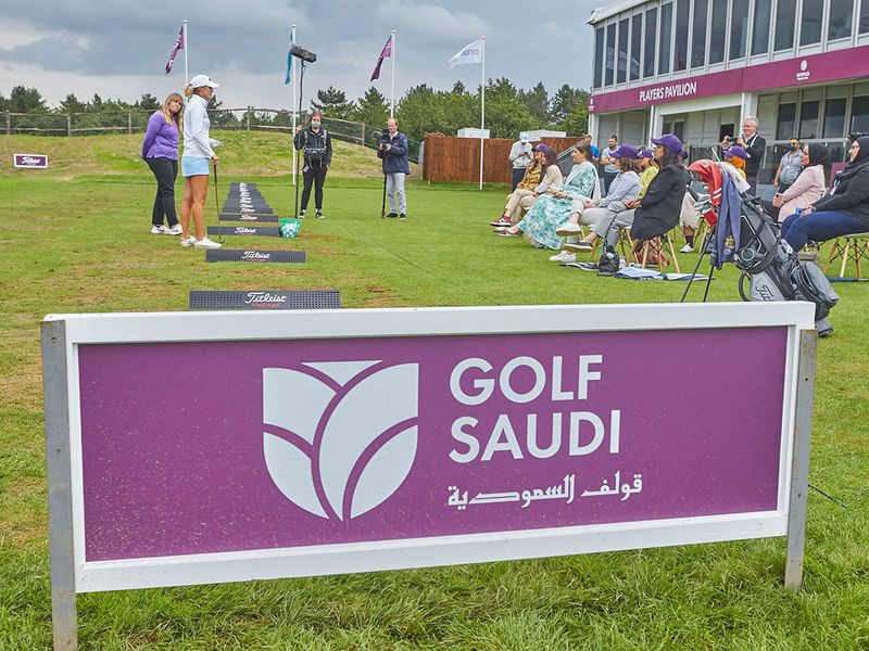 Golf Saudi Ambassador Camilla Lennarth gives a special clinic for female players from the Muslim Golf Association