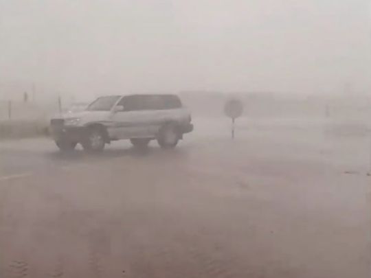 Heavy rain and strong winds in Al Ain