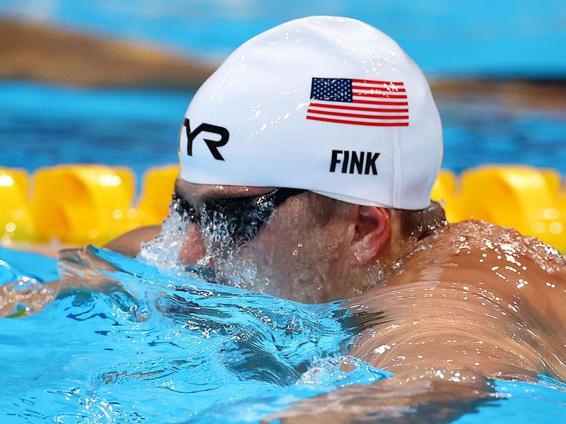 Nic Fink keeps his head in the pool
