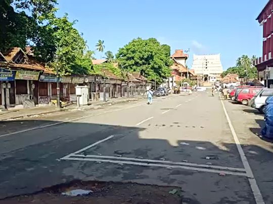 Kerala lockdown empty road 